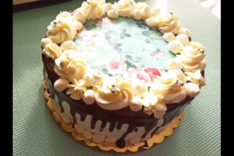 Czy można położyć opłatek na tort dzień wcześniej bez ryzyka?
