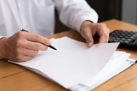 Jak skorygować nr faktury i uniknąć problemów z błędami?