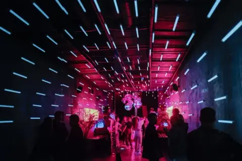 Gdzie potańczyć w Kołobrzegu? Kluby, dancingi i beach party!