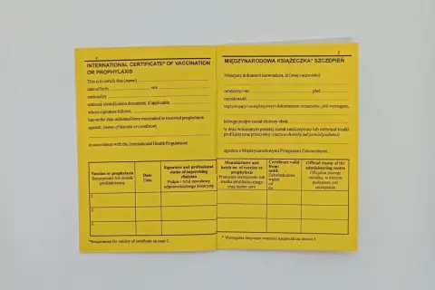 Międzynarodowa żółta książeczka szczepień, dokument potwierdzający przyjęcie szczepionki lub profilaktyki.