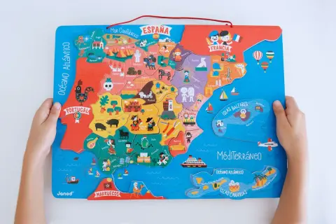 Un rompecabezas de España con ilustraciones divertidas, ideal para niños. ¡Juegos para aprender las provincias de España de forma amena!
