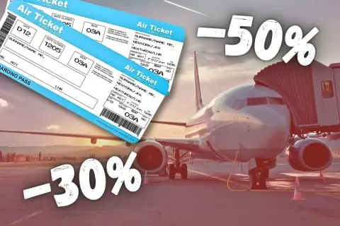 Tanie loty w styczniu! Bilety lotnicze z rabatem -30% i -50%. Samolot przy rękawie, słońce zachodzi.
