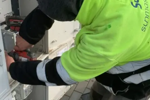 Skuteczna naprawa wiązki elektrycznej – uniknij kosztownych usterek