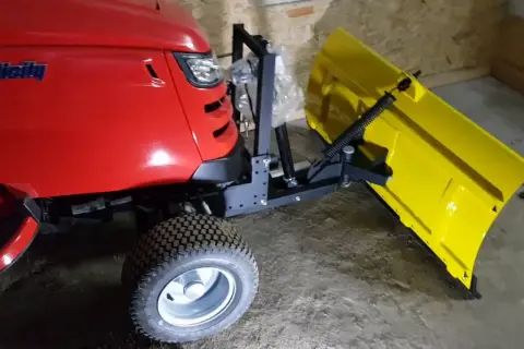 Jak zamontować pług do traktorka kosiarki - proste kroki i porady