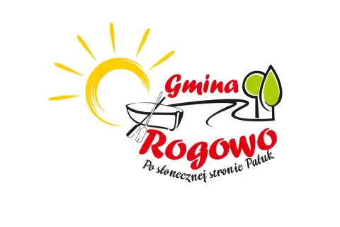 Logo Gminy Rogowo z hasłem "Po słonecznej stronie Patuk". Słońce, łódź z wiosłami i drzewa symbolizują radość i naturę.