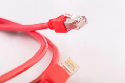 Jaki kabel do routera wybrać, aby uniknąć problemów z internetem?
