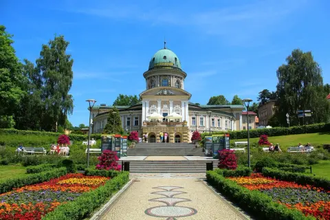 Sanatorium: Jak zdobyć skierowanie z NFZ, ZUS, KRUS? Poradnik