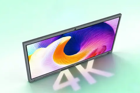 Elegancki monitor z kolorowym, abstrakcyjnym wzorem na ekranie, prezentujący rozdzielczość 3840 x 2160.