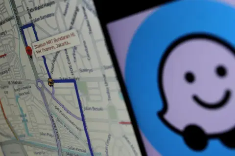 Yanosik, Waze, Mapy Google: Która aplikacja ostrzega najlepiej?