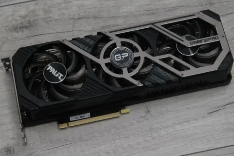Karta graficzna Palit GamingPro z dwoma wentylatorami. Dowiedz się, jak sprawdzić kartę graficzną Win11.
