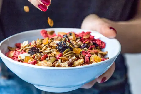 Przepis na Domowe Musli: Zdrowe Śniadanie w 5 Minut