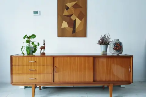 Meble retro PRL – jak znaleźć unikalne i stylowe elementy wnętrz