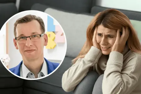 Mężczyzna w okularach i niebieskiej marynarce obok cierpiącej kobiety. Może to symbolizować pomoc w trudnym epizodzie psychicznym.
