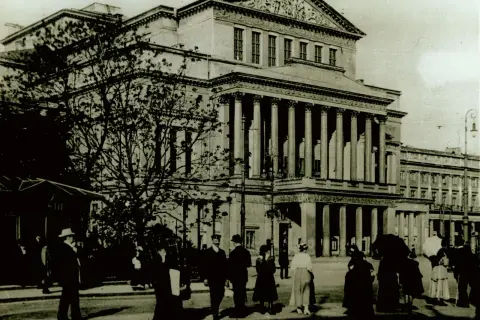 Co to znaczy opera? Poznaj fascynujący świat muzyki i dramatu