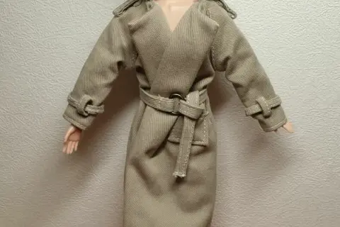 Jak uszyć płaszcz dla Barbie? Poznaj sekrety idealnego kroju!
