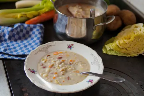 Minestra d'Orzo Trentina: Ricetta Perfetta e Benefici