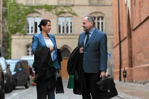 Kto płaci za adwokata po przegranej sprawie? Poznaj ważne zasady
