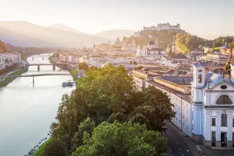 Sonnenuntergang über Salzburg: Entdecke die Stadt und ihre **Salzburg Geheimtipps** abseits der Touristenpfade.