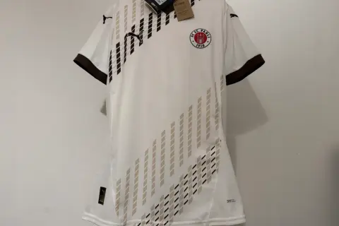 Bluza St. Pauli: Co oznacza czaszka? Symbol buntu i wartości