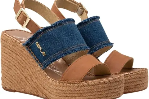 Sandali con zeppa Replay in denim e cuoio, perfetti per un look estivo casual.