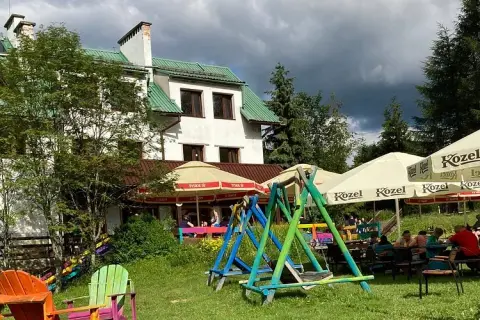 Ustrzyki Górne: Gdzie zjeść? Sprawdzone miejsca i smaki Bieszczad