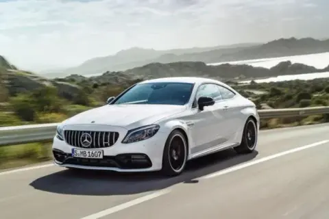 Mercedes C 220 d: W205 vs W206, silniki, usterki. Czy warto kupić?