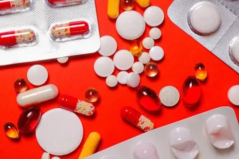 Bezpieczne leki przy karmieniu piersią – co możesz brać bez ryzyka dla dziecka?