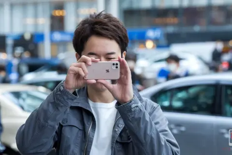 Jak wyciszyć migawkę iPhone'a? 4 ciche metody na dyskretne zdjęcia.