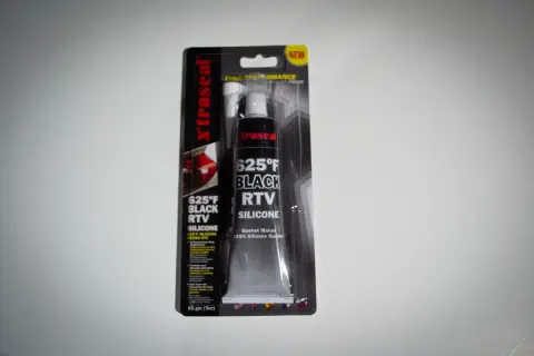 Czarny silikon Xtraseal 625°F RTV to idealny wybór, jakim klejem przykleić uszczelkę w piekarniku.