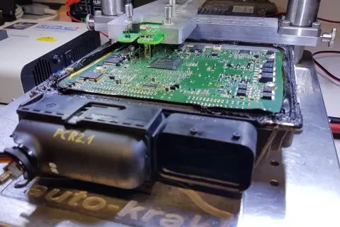 Naprawa sterownika BMW PCR2.1, diagnoza DTC P0301. Elektronika samochodowa.