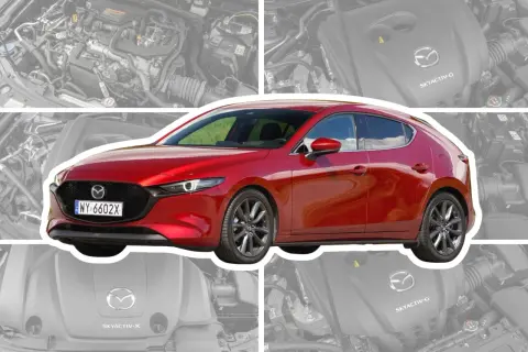 Czerwona Mazda 3 Skyactiv z bliska, z widocznym silnikiem Skyactiv-G i Skyactiv-X w tle.