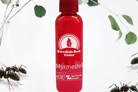 Röd flaska med "Myrmedel" och "Swedish-Red Cedar" text. Myror i rabatten, men denna produkt hjälper mot dem.