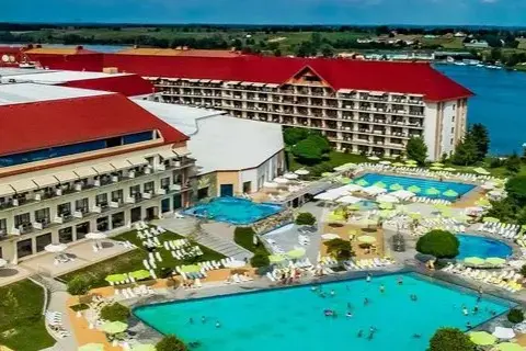 Hotel Gołębiewski Mikołajki - historia powstania i rozwój atrakcji