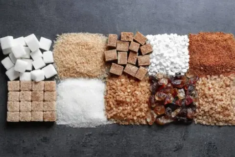 Ile kcal ma cukier? Ukryte kalorie i zdrowe zamienniki