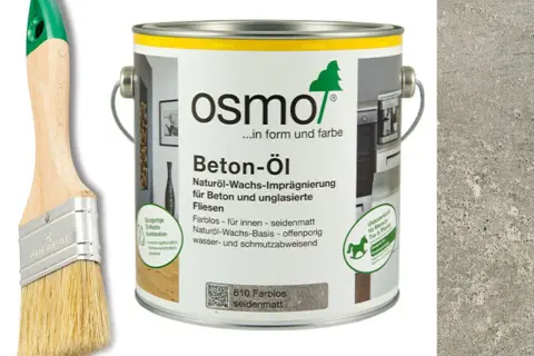 Pędzel i puszka z olejem do betonu Osmo. Ten impregnat chroni powierzchnie betonowe i płytki.