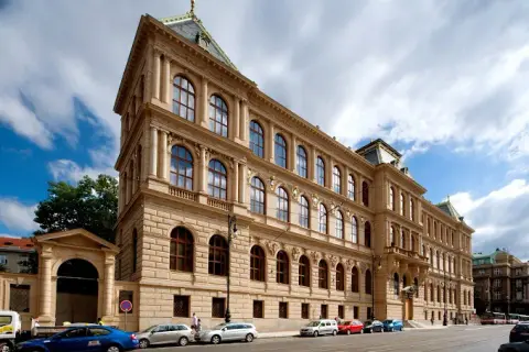 Muzeum sztuki dekoracyjnej w Pradze: historia, zbiory i wystawy
