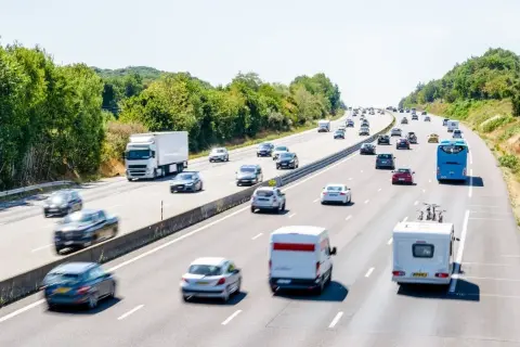 Czy niepełnosprawni płacą za przejazd autostradą? Sprawdź, kiedy są zwolnieni