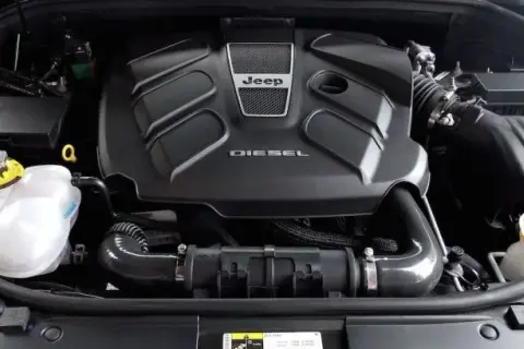 Jeep Grand Cherokee 3.0 CRD: Mercedes czy VM Motori? Wybierz mądrze!