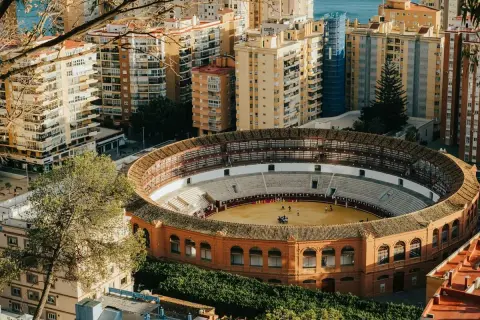 Plaza de Toros de Málaga, un lugar imprescindible para conocer la historia y cultura de la ciudad.