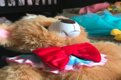 Jak zrobić strój pluszowego misia dla dziecka - krok po kroku i bezpiecznie