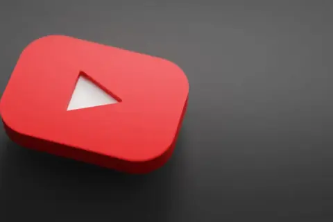 Jak słuchać YouTube Music w tle bez subskrypcji i z nią