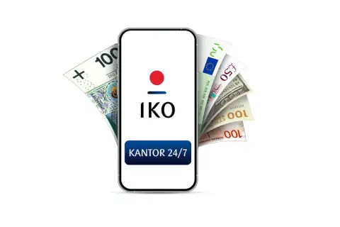 Smartfon z aplikacją IKO i kantorem 24/7, obok banknoty euro, dolary i złotówki. Dowiedz się, jak wpłacić euro na konto walutowe PKO.