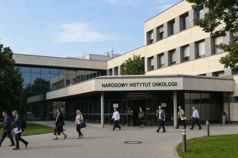 Prof. Mariusz Jóźwiak: Gdzie przyjmuje chirurg onkolog w Łodzi (NFZ/prywatnie)?