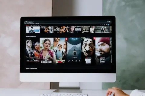 Gdzie można oglądać filmy w oryginale? Oglądaj w oryginalnym języku.
