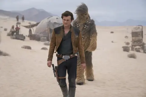 Film Han Solo: Kultowy prequel Gwiezdnych Wojen z 2018 roku