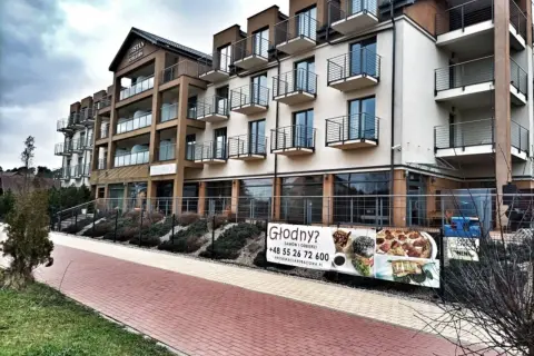 Nowoczesny hotel Tristan w Jastarni. Trasa nad morzem, idealna na spacer. W pobliżu restauracja z pysznym jedzeniem.