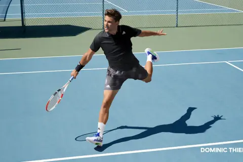Tennis im Winter: Nie wieder frieren! Ihr Outfit-Guide