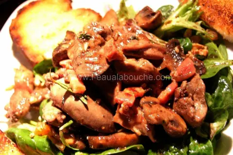 Salade de foies de volaille : recette bistrot facile et inratable