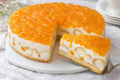 Eine köstliche Windbeuteltorte mit Mandarinen, wie sie die Landfrauen backen. Ein Genuss für Augen und Gaumen!