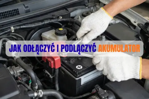 Ręce w białych rękawiczkach odkręcają kluczem śruby akumulatora w samochodzie. Poradnik: jak odłączyć akumulator.